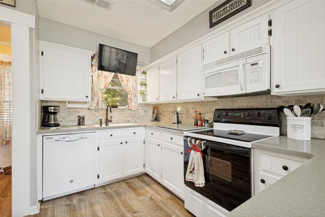 906 Clearview Street, Krum, TX 76249