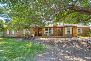 906 Clearview Street, Krum, TX 76249