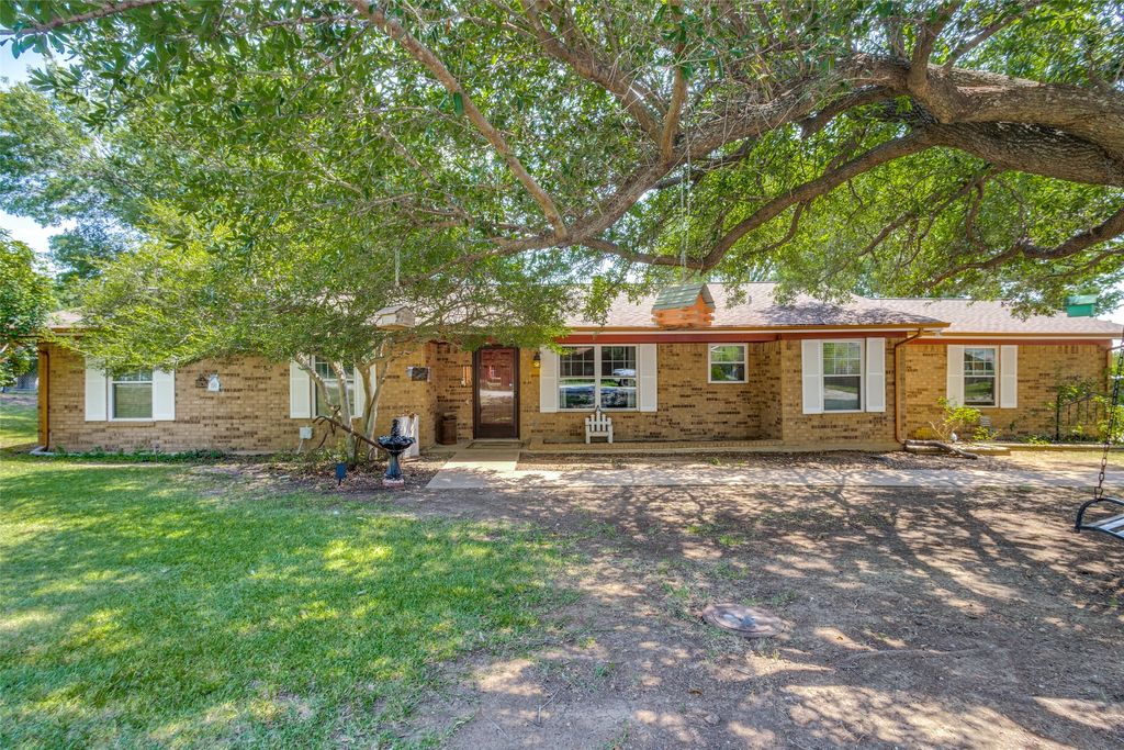 906 Clearview Street, Krum, TX 76249