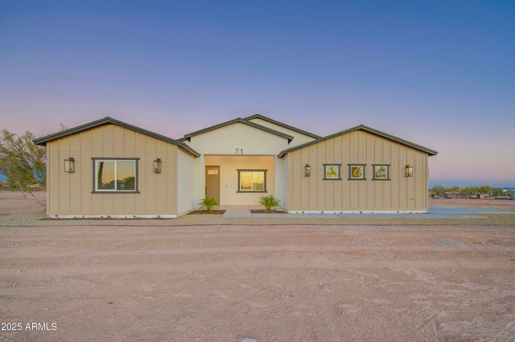 71 S 352ND Drive, Tonopah, AZ 85354