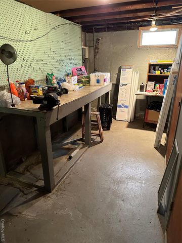 1009 Park Lane N, Franklin Square, NY 11010