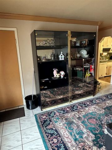 1009 Park Lane N, Franklin Square, NY 11010