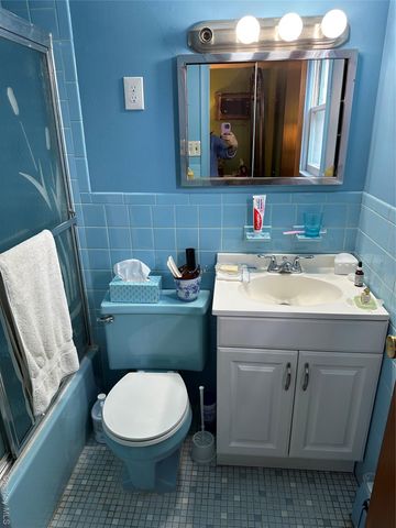 1009 Park Lane N, Franklin Square, NY 11010