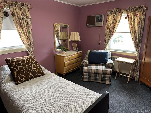 1009 Park Lane N, Franklin Square, NY 11010