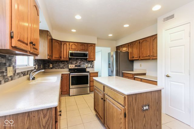 7641 Germander Lane, Indianapolis, IN 46237