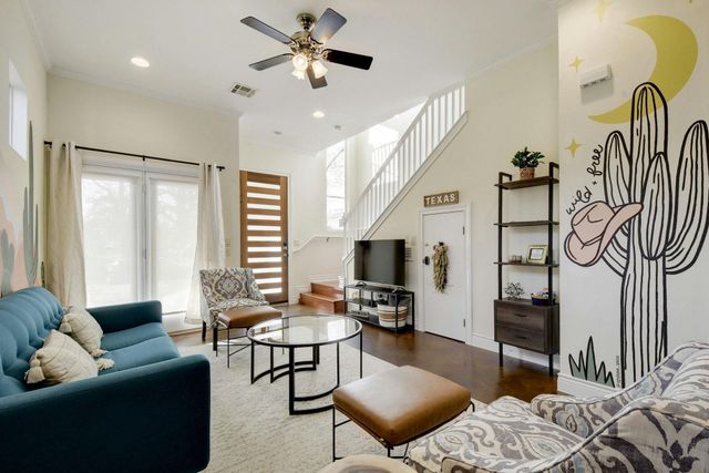 2206 E 14th ST 2, Austin, TX 78702