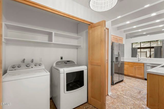 1520 S Beverly Glen Boulevard 204, Los Angeles, CA 90024