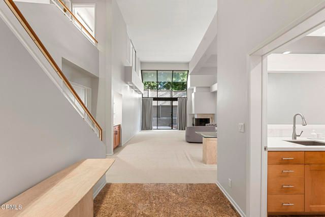 1520 S Beverly Glen Boulevard 204, Los Angeles, CA 90024