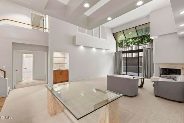 1520 S Beverly Glen Boulevard 204, Los Angeles, CA 90024