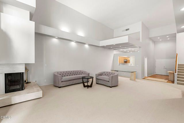 1520 S Beverly Glen Boulevard 204, Los Angeles, CA 90024