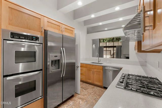 1520 S Beverly Glen Boulevard 204, Los Angeles, CA 90024