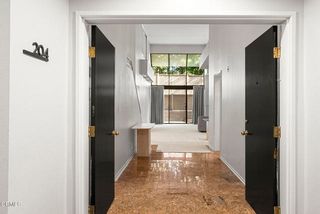 1520 S Beverly Glen Boulevard 204, Los Angeles, CA 90024