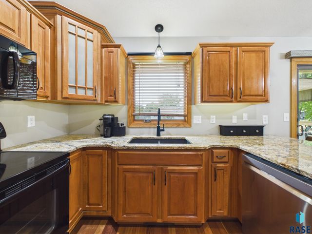 2505 S Theodore Ave Avenue, Sioux Falls, SD 57106