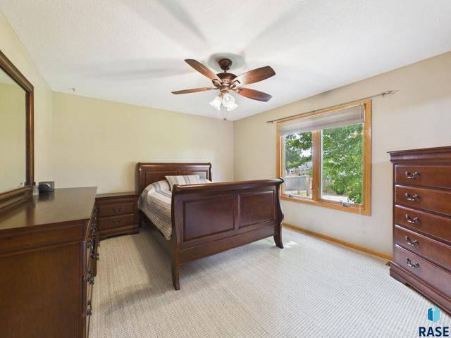 2505 S Theodore Ave Avenue, Sioux Falls, SD 57106