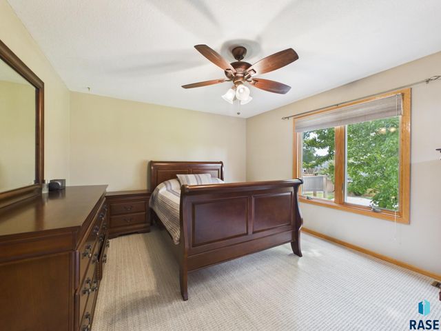 2505 S Theodore Ave Avenue, Sioux Falls, SD 57106