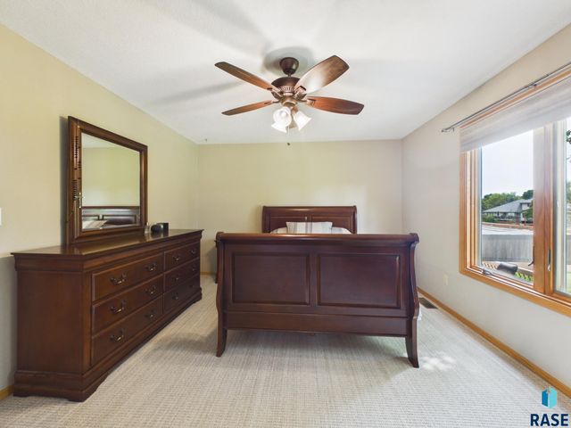 2505 S Theodore Ave Avenue, Sioux Falls, SD 57106