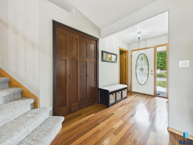 2505 S Theodore Ave Avenue, Sioux Falls, SD 57106