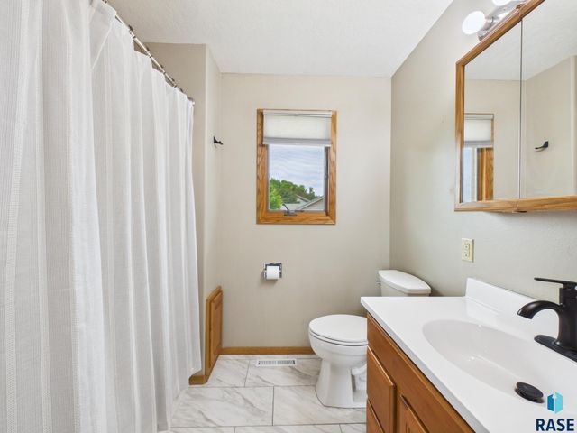 2505 S Theodore Ave Avenue, Sioux Falls, SD 57106