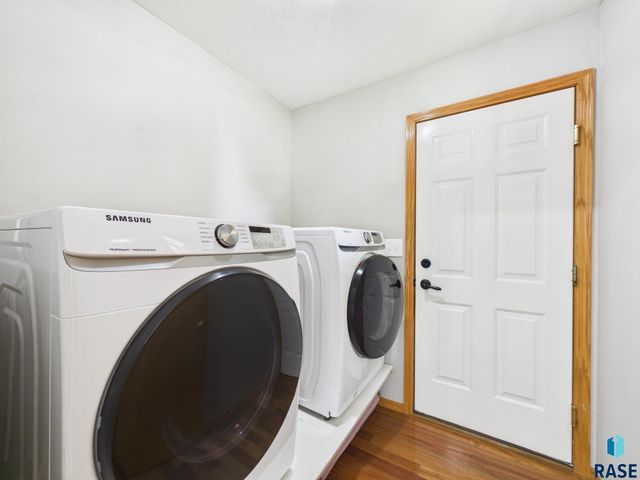 2505 S Theodore Ave Avenue, Sioux Falls, SD 57106