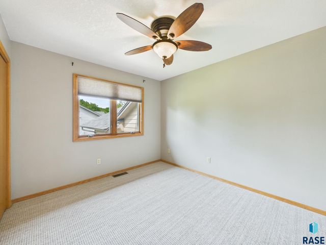 2505 S Theodore Ave Avenue, Sioux Falls, SD 57106