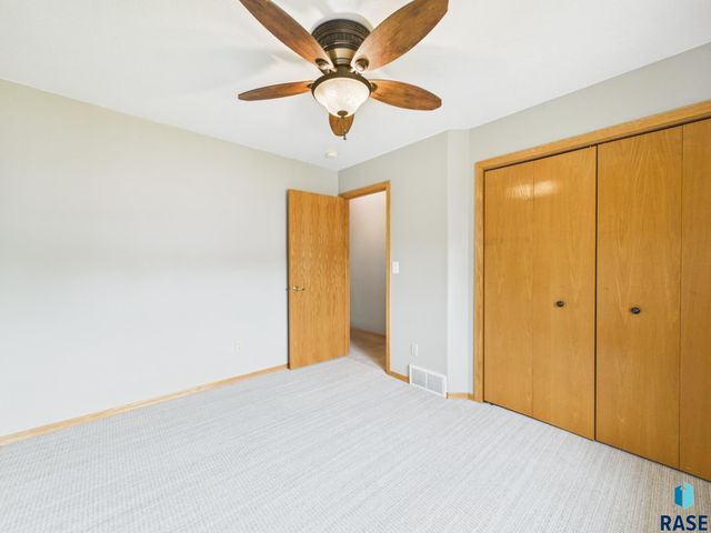2505 S Theodore Ave Avenue, Sioux Falls, SD 57106