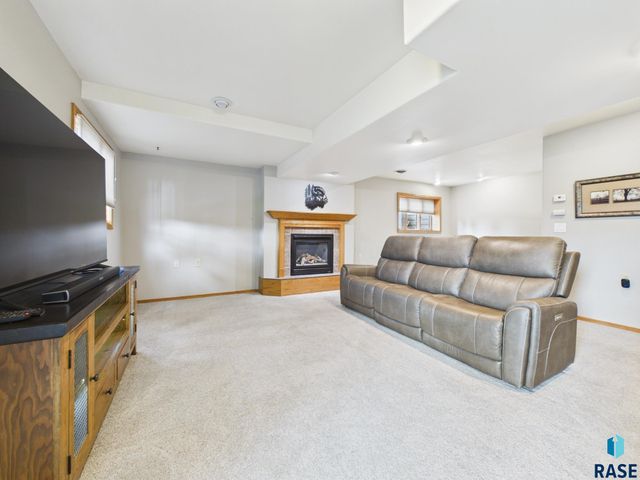 2505 S Theodore Ave Avenue, Sioux Falls, SD 57106