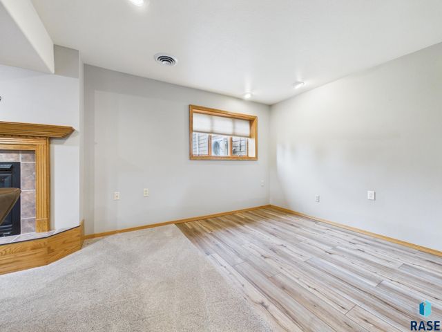 2505 S Theodore Ave Avenue, Sioux Falls, SD 57106