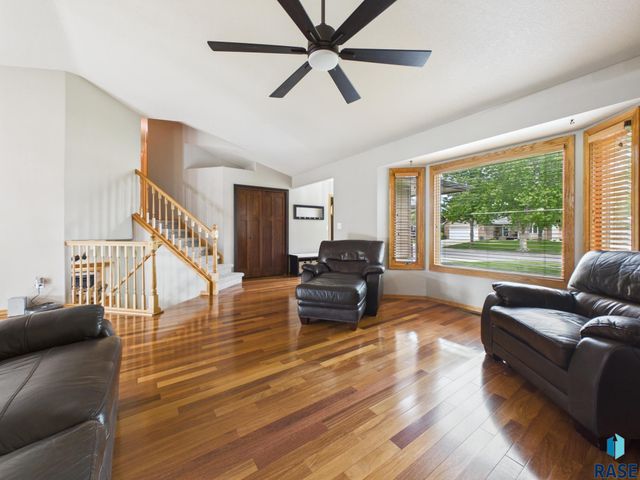 2505 S Theodore Ave Avenue, Sioux Falls, SD 57106