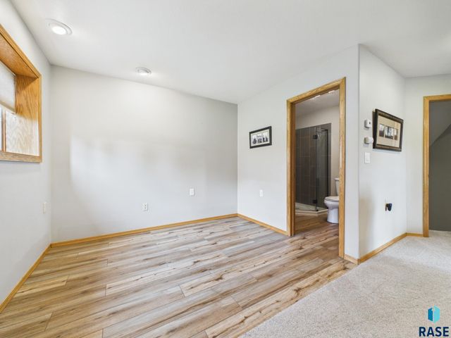 2505 S Theodore Ave Avenue, Sioux Falls, SD 57106