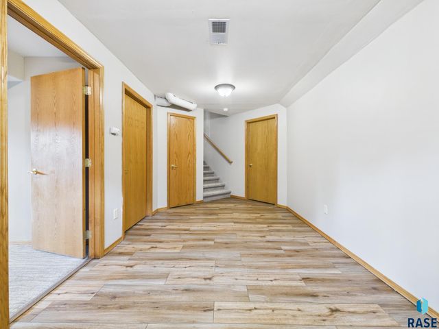2505 S Theodore Ave Avenue, Sioux Falls, SD 57106