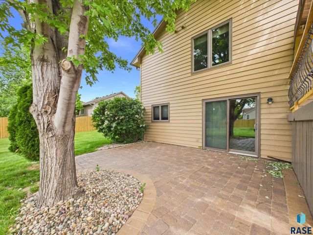 2505 S Theodore Ave Avenue, Sioux Falls, SD 57106