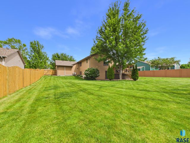 2505 S Theodore Ave Avenue, Sioux Falls, SD 57106