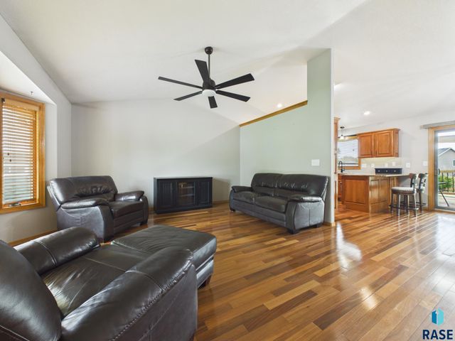 2505 S Theodore Ave Avenue, Sioux Falls, SD 57106