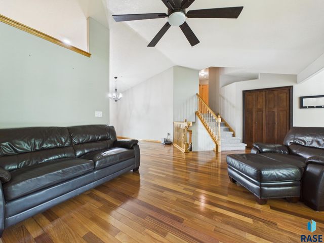 2505 S Theodore Ave Avenue, Sioux Falls, SD 57106