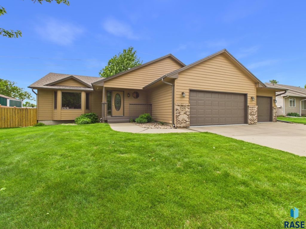 2505 S Theodore Ave Avenue, Sioux Falls, SD 57106