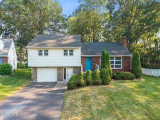 63 Miles Standish Road, Rotterdam, NY 12306