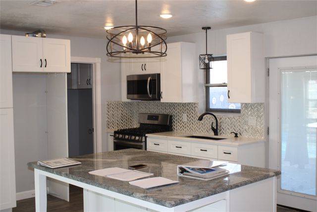 1023 Terry Way, Carrollton, TX 75006