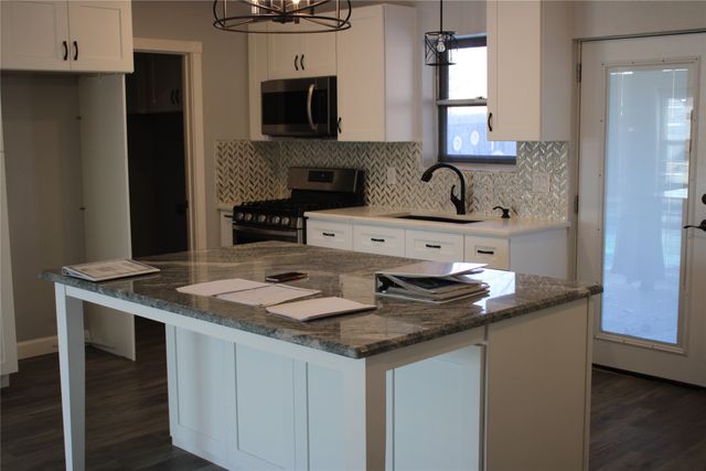 1023 Terry Way, Carrollton, TX 75006