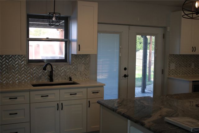 1023 Terry Way, Carrollton, TX 75006