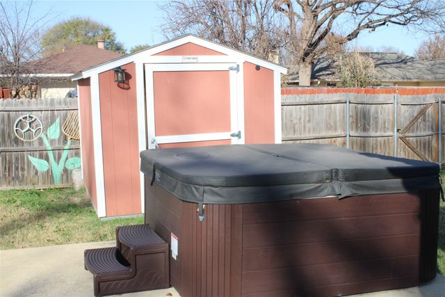 1023 Terry Way, Carrollton, TX 75006