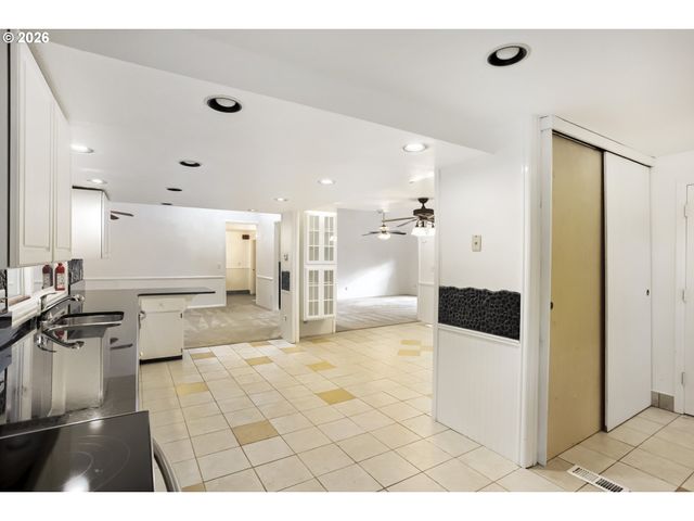 5950 Nw SIMNASHO Dr, Portland, OR 97229