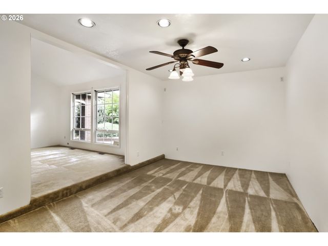 5950 Nw SIMNASHO Dr, Portland, OR 97229