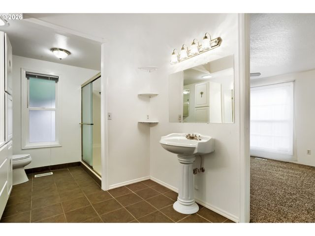 5950 Nw SIMNASHO Dr, Portland, OR 97229
