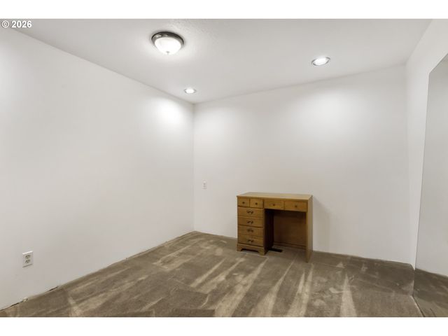 5950 Nw SIMNASHO Dr, Portland, OR 97229