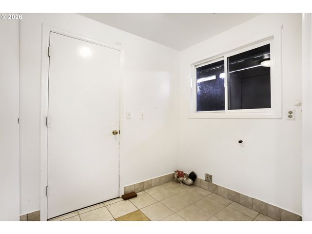 5950 Nw SIMNASHO Dr, Portland, OR 97229