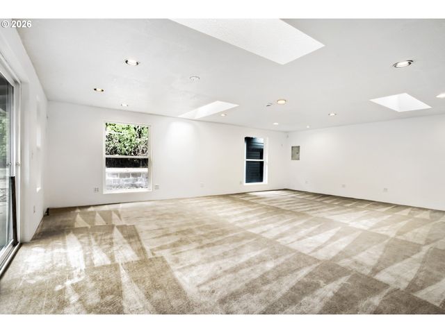 5950 Nw SIMNASHO Dr, Portland, OR 97229