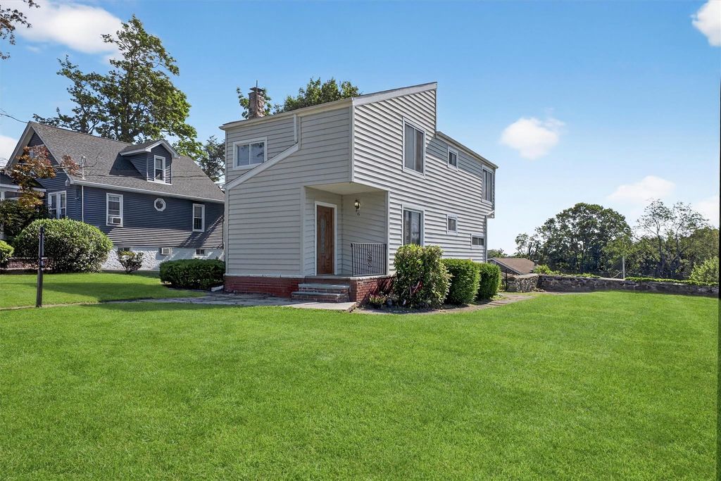 16 Crest Drive, Yorktown Heights, NY 10598