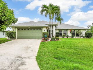 221 SE 10th TER, Cape Coral, FL 33990