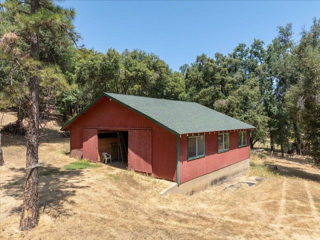 38090 Wortham Road, Oakhurst, CA 93644