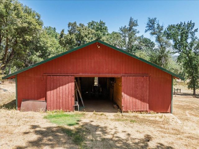 38090 Wortham Road, Oakhurst, CA 93644